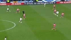 三笘薫、“一撃打破”のアウトサイドスルーパスにファン騒然「クオリティーが違う」「あんなにあっさり裏に出るのか」