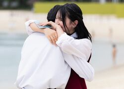 「じゃあもう一回ギューしよ」黒髪高3美女、イケメン男子と告白成立で熱烈ハグ！『今日好き』卒業編2025 in シンガポール最終話