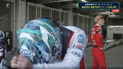 涙の若武者を元王者が「讃えた」 日本一速い男達が“何も語らず”労う光景に「これがヒューマンモータースポーツの真髄」感動呼ぶ