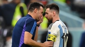 「なに祝ってんだよ」 アルゼンチン代表スカローニ監督、W杯で選手にブチキレた秘話