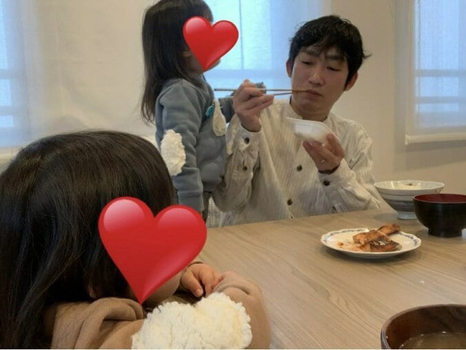 ノンスタ石田、双子との食事中“真顔”になる瞬間「余裕が欲しいです。まだまだ未熟」 1枚目