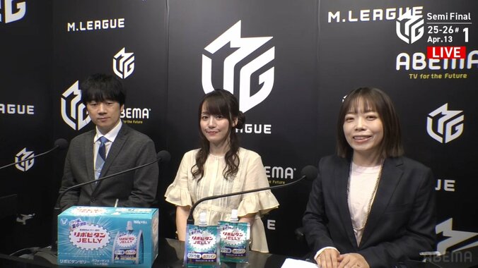 瑞原明奈（中央）