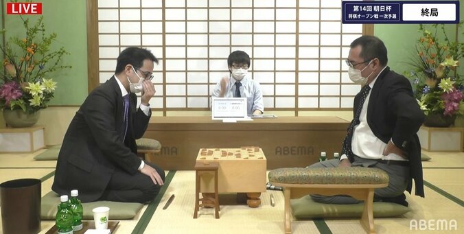 及川拓馬六段、高野秀行六段と終盤の混戦制し初戦突破／将棋・朝日杯 1枚目