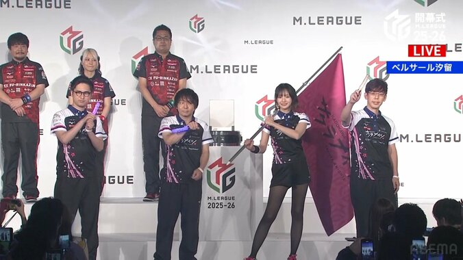 さすがモデル！岡田紗佳の抜群スタイル＆ウォーキング