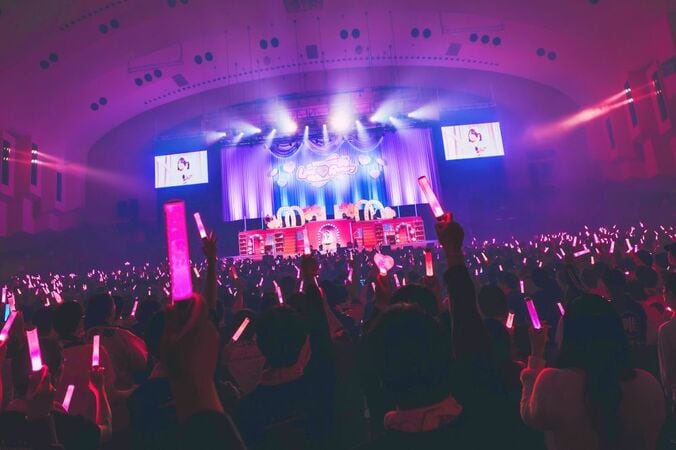 Yui Ogura achève sa tournée 2025 ! 20 chansons interprétées sur une scène sur le thème du « laboratoire » [Setlist incluse] 4枚目