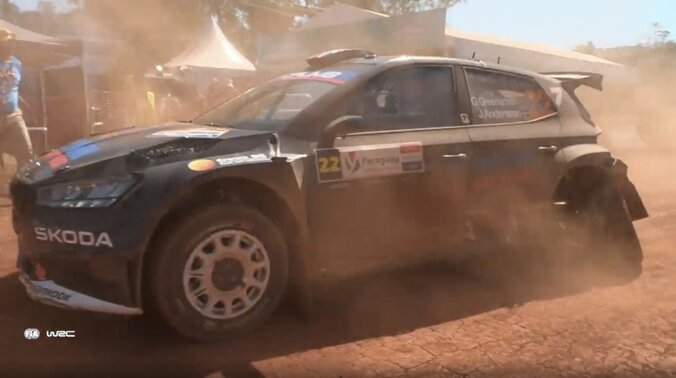 【写真・画像】嘘だろ…世界ラリーで車軸が脱落！ “タイヤじゃなくて丸ごと”の衝撃光景に現地実況も驚愕「本当に激しい着地」　1枚目