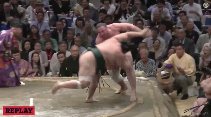 栃ノ心が執念の粘り　土俵際の逆転で6連勝　最低ライン2ケタ勝利へあと4つ 1枚目