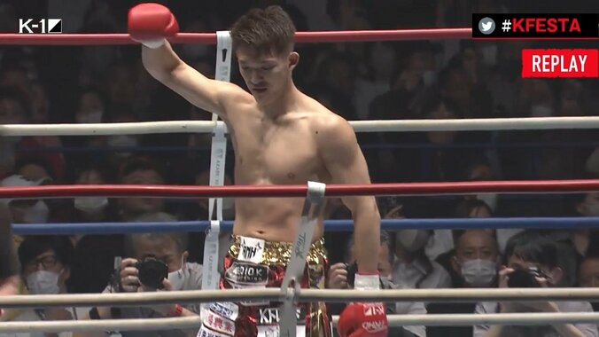 「糸が切れた人形のように沈んだ」放送席ドン引きの衝撃KO 「アゴの先端を打ち抜いた」魔裟斗も感嘆 2枚目