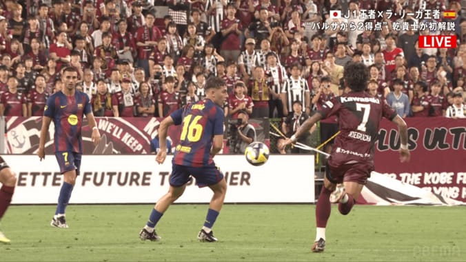 「なんだよ今のw」バルサMFの華麗すぎる“回転トラップ→シャペウ”にファン驚愕！「エロすぎ」「オシャレなことしたw」フェルミンが神戸MFを連続翻弄 4枚目