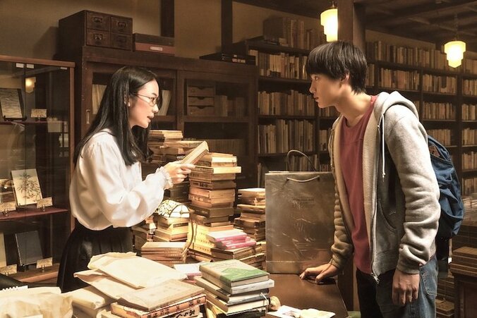 原作の三上延も太鼓判！映画『ビブリア古書堂の事件手帖』“美麗”な場面写真一挙解禁 4枚目