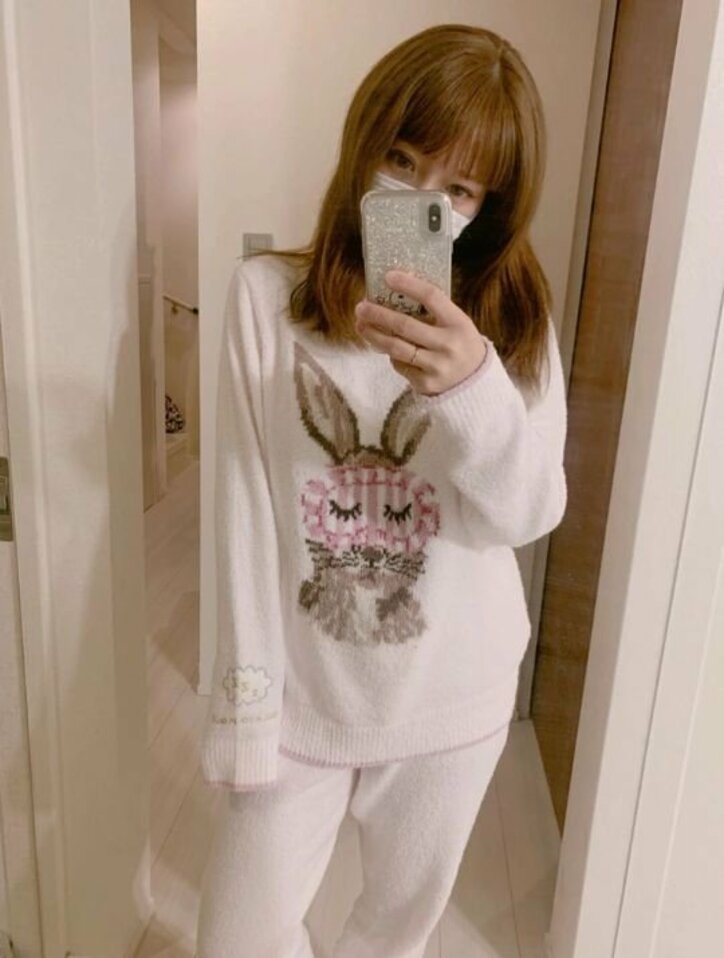 辻希美、お気に入りの部屋着で三男と2ショット「ジェラピケ親子だよ」