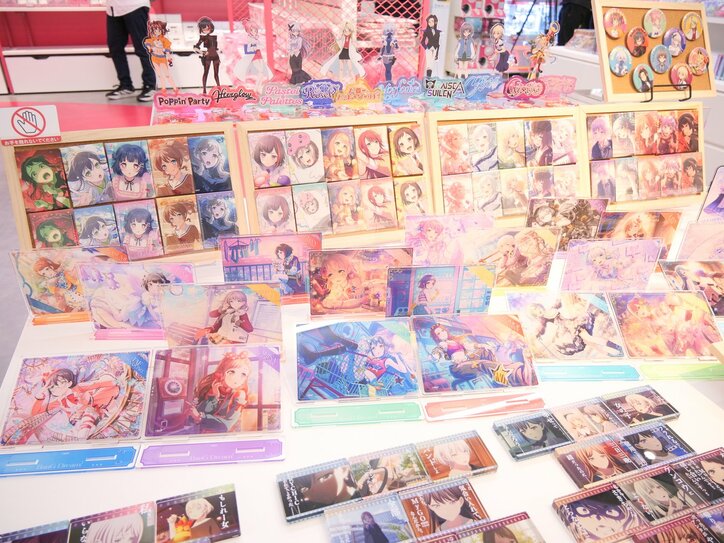 【写真・画像】「Poppin'Party」の描き下ろしイラストを使用したグッズが販売中！「BanG Dream! STORE」店舗レポート　3枚目