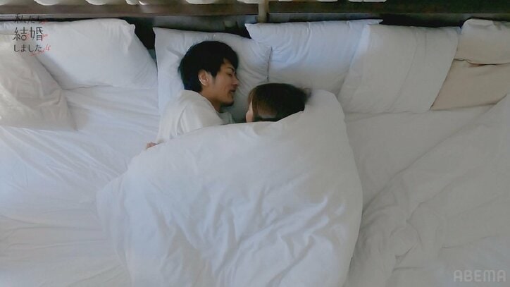 貴島明日香、起きない夫のベッドに潜りこみ…かわいすぎる起こし方に夫もデレデレ『私たち結婚しました4』最終回