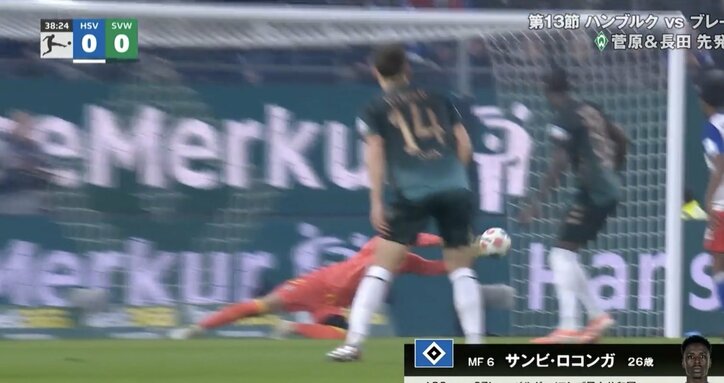 【写真・画像】「退場させろよ！」オーバーヘッド直撃転倒→頭突き！一触即発の問題シーン「やりすぎだろ」イエロー6枚… 伝統のノルト・ダービーが大荒れ　1枚目