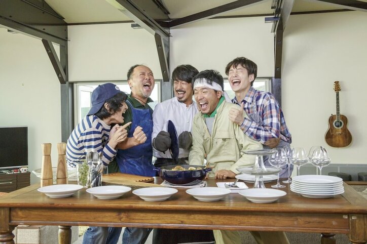 大泉洋&岡田将生らがレストラン開店に向けて大奮闘 『そらのレストラン』“幸せいっぱい”場面写真解禁