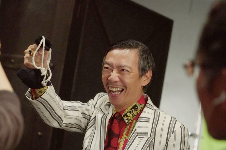 藤原竜也、キンキンに冷えたビールに笑顔 映画『カイジ』より場面写真19枚公開