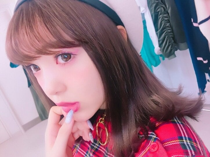 藤田ニコル はね髪ショット披露 大人の横顔に 食べちゃいたい の声 話題 Abema Times