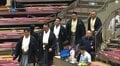 親方が入場早々“ニッコニコ” 館内の熱狂的声援に思わず 「なにこの和やかさ」呼出と目を合わせ再びニッコリ
