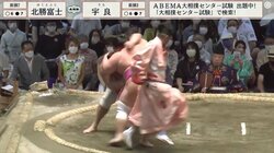 力士の行く先々に行司の姿有り　激突を避けようと必死に動き回る姿に「行司逃げてー」「行司も大変だ」労いの声も