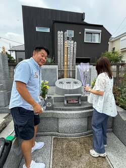 花田虎上、父・貴ノ花利彰さんの墓参りへ「久しぶりに来れて綺麗にできたのでスッキリしたぁ」