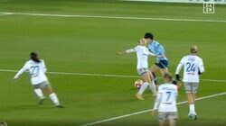  スタジアム騒然！ 藤野あおばに「ドン引き」 相手DFに“異変”… 超絶ドリブル→完璧クロスで様子がおかしくなる「エグい」