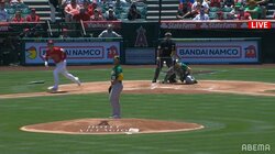 出番が来た！大谷翔平、わずか2球目での先頭打者弾にネット裏のカメラマンが大慌てで“緊急出動”