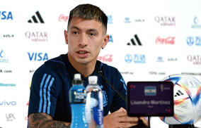 リサンドロ・マルティネスが自身の信条を明かす「学び、規律、道徳、冷静に」