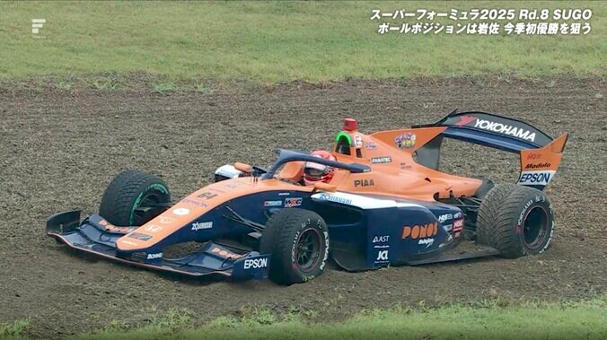 【写真・画像】“日本一速い男”も「ここまでIN入られたら無理だ」 今季初表彰台の28歳がインを一閃「すごい組み立て方」「当てない坪井も凄い」両者に賞賛　1枚目