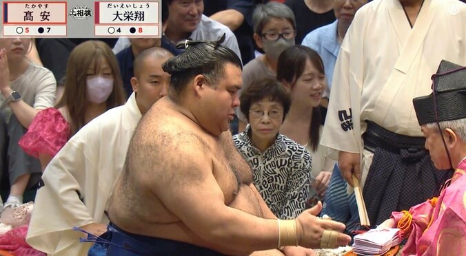 「つまみ出せ」高安、激勝の直後…熱戦に水を差す“残念な行為”に「やめろ」「本当に品がない」憤りの声 3枚目