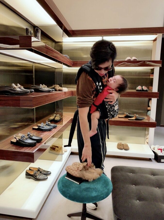 アレク、10万円以上するGUCCIの靴を購入「のんちゃんに買ってもらった」 2枚目