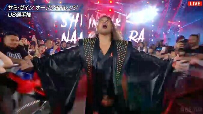 素顔の中邑真輔が“神曲”で入場