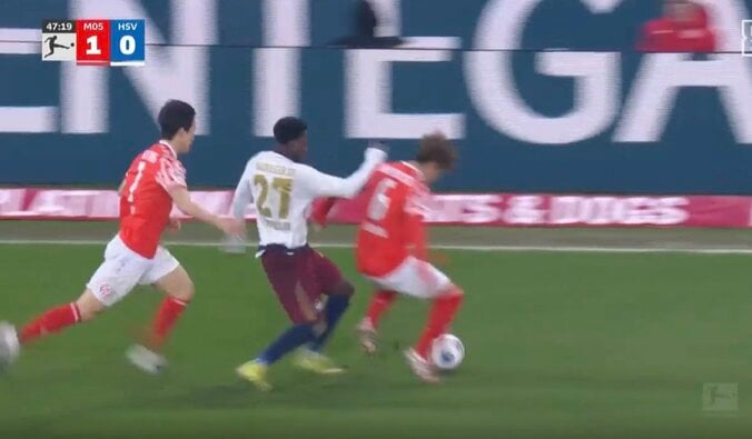 「どこから来たんや？」佐野海舟、体を回転させて“爆速ボール奪取”「マジで怪物」強靭フィジカルでカウンター阻止 3枚目