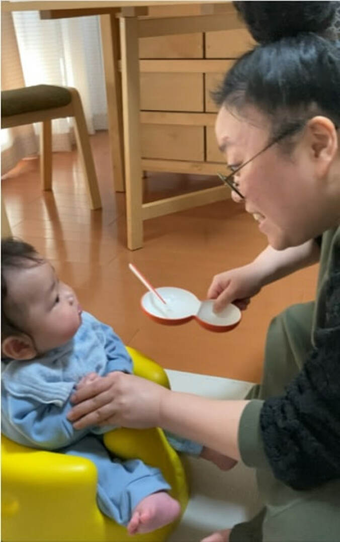 ニッチェ・江上、離乳食に初挑戦した息子の反応「あげる方も楽しいな」 1枚目
