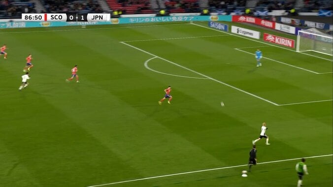 「何で見えてんの…」鎌田大地の“異常な空間把握”に衝撃！「別室からゲームしてる」「ほぼピルロ」俯瞰視野から極上フィード 5枚目