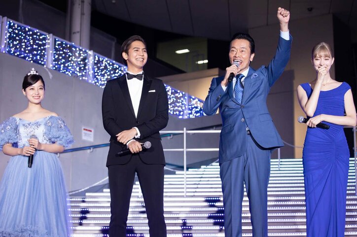 片寄涼太&橋本環奈の舞台挨拶にGENERATIONSがサプライズ登場!ファンも大喜び 映画『午前0時、キスしに来てよ』