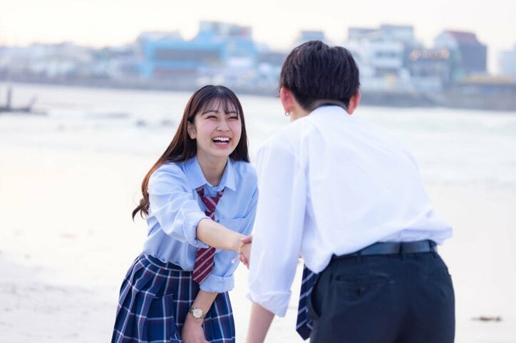 高3モテ女子、片思いの男子とカップル成立で熱烈ハグ「ずっと待っててくれてありがとう、大好きです」『今日好き』チュンムン編最終回