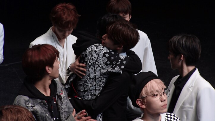 【PRODUCE X 101】キム・ウソク、ステージで大熱唱、そして涙…ポジション評価、怒涛の後半戦