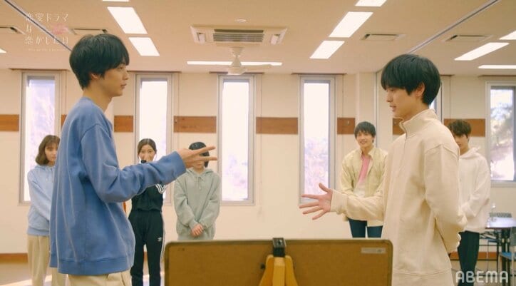 恋した女優がイケメンモデルとお泊まりへ…若手俳優が涙目で嫉妬あらわに「不安」「悔しい」