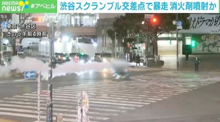 渋谷スクランブル交差点でバイク暴走