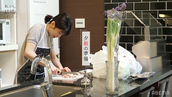 夫・野村周平から「今から後輩連れてくる」突然の電話！苦手な料理にチャレンジ中のさとうほなみは動揺…『私たち結婚しました』第6話