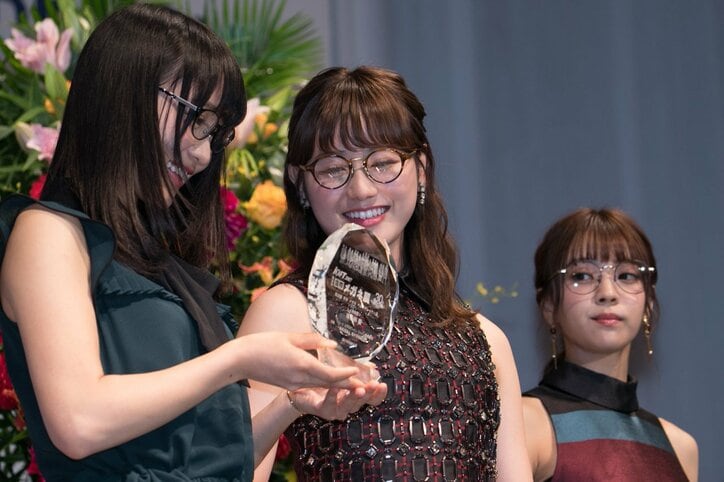 欅坂46がメガネベストドレッサー特別賞! 守屋茜「メガネがないと生きていけない」