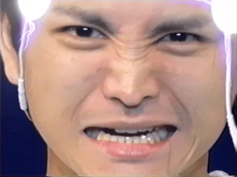 Dos Monosが新曲「Burn」のMVを公開。ABEMA『男磨きハウス』出演中のチキンスティック田中がエキストラ出演。