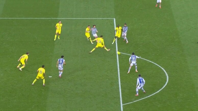 「めちゃくちゃきれてる」久保建英、今季初アシスト！相手4人の包囲網を打ち破る絶妙ラストパスでゴールをお膳立て「1人で4人を引きつける天才」