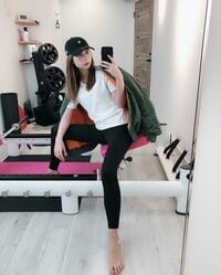 Niki、美脚際立つトレーニング姿に「かわいいしスタイル良すぎ!!」「足綺麗すぎる」の声