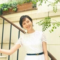 比嘉愛未のキュートな白ワンピース姿に称賛の声「ホントにキレイ」「素敵な笑顔」