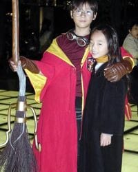 「いいね何回押しても足りない」「かわいい～～！！」小関裕太、幼少期のハリポタコスプレ姿にファン悶絶