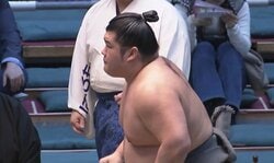 “復活を期す”力士の「長すぎるお辞儀」が話題 「心が洗われる」「感慨深い」