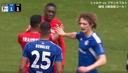 あわや大乱闘！ 殺気立った両軍選手が激しい口論から一触即発の事態に… 8枚のイエローカードが乱れ飛ぶ荒れた試合展開に