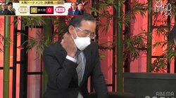 深浦康市九段、初戦から“頬ペチ”3発に弟子「気合入ってんなー！」ファンはビックリ「ペチ―ラ師匠」「セルフ闘魂注入」／将棋・ABEMA師弟トーナメント