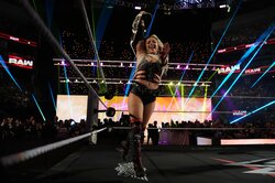 東京に滞在中の人気金髪“悪女”レスラー、「映えすぎ」写真が大反響…キケンな香り漂う投稿にファン興奮「東京はあなたの街だ！」